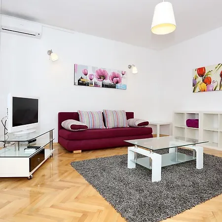 达尔马提亚别墅酒店 *