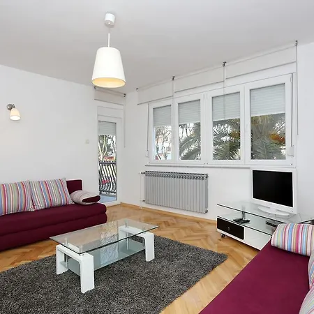 达尔马提亚别墅酒店 *