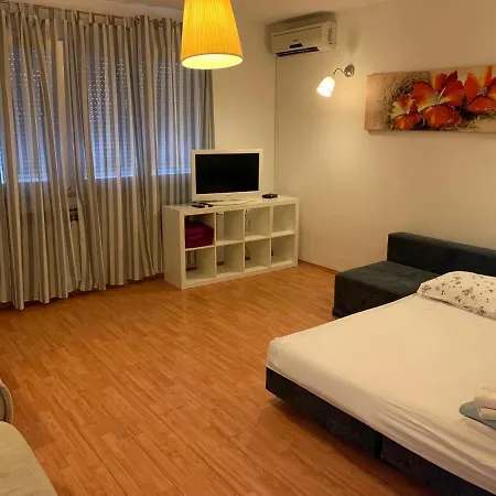 达尔马提亚别墅酒店 *