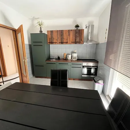 Dalmatia Apartman *